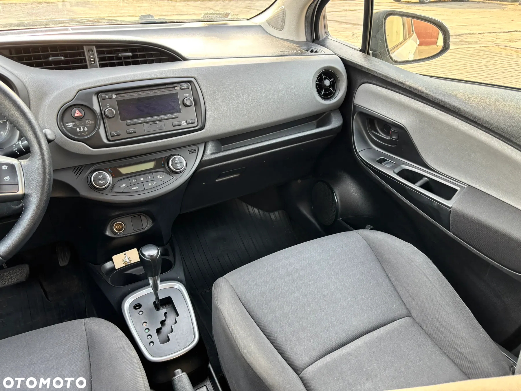 Toyota Yaris Hybrid 100 Premium - 23