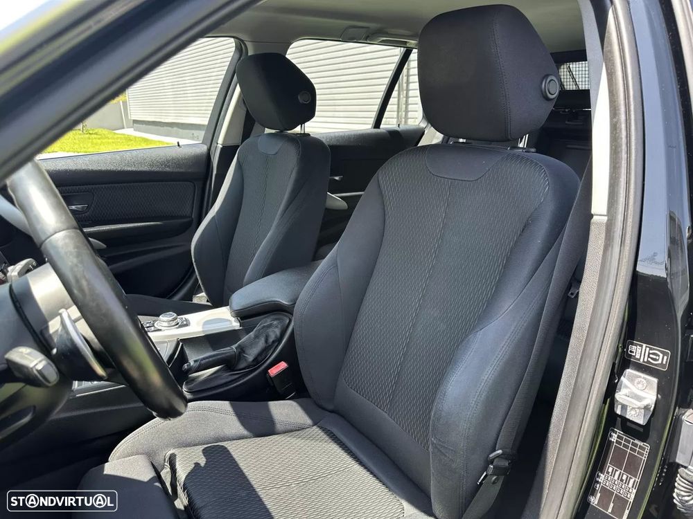 BMW 320 d Aut. Sport Line - 30