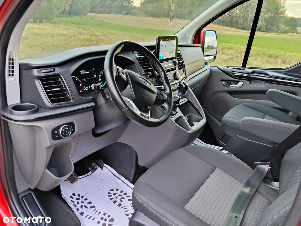 Ford Tourneo Custom - 26