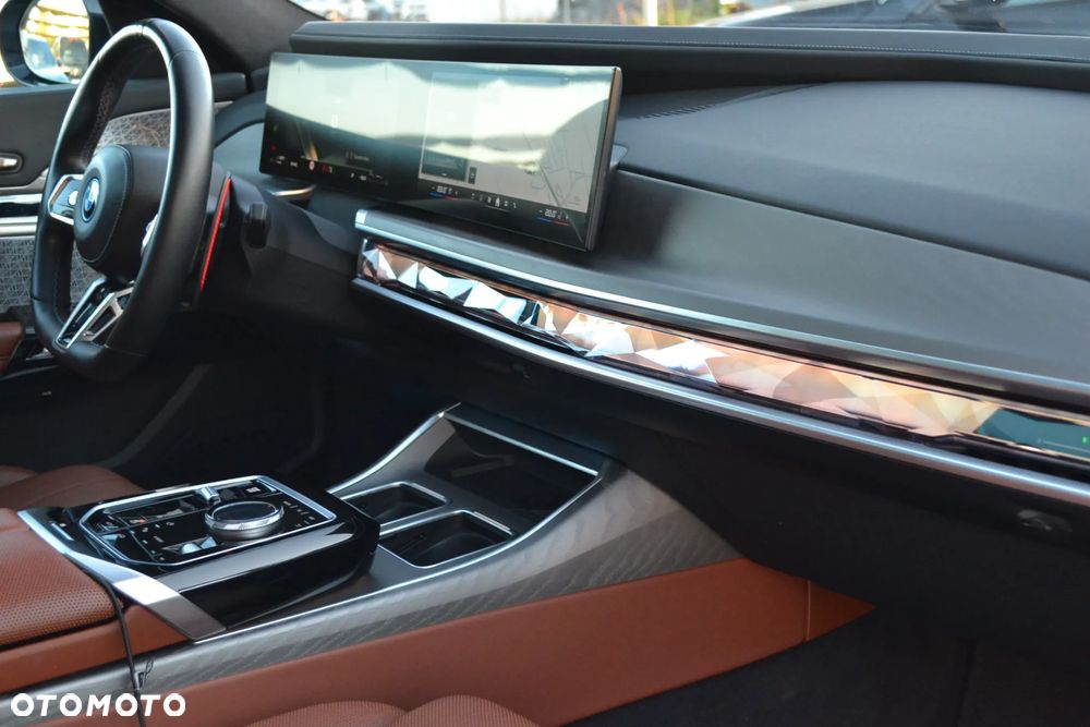 BMW Seria 7 M760e xDrive - 22
