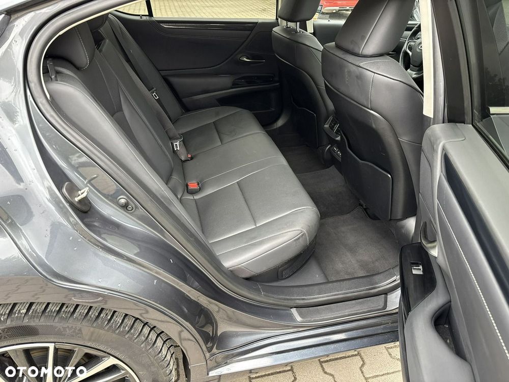 Lexus ES 300h Business Edition - 16