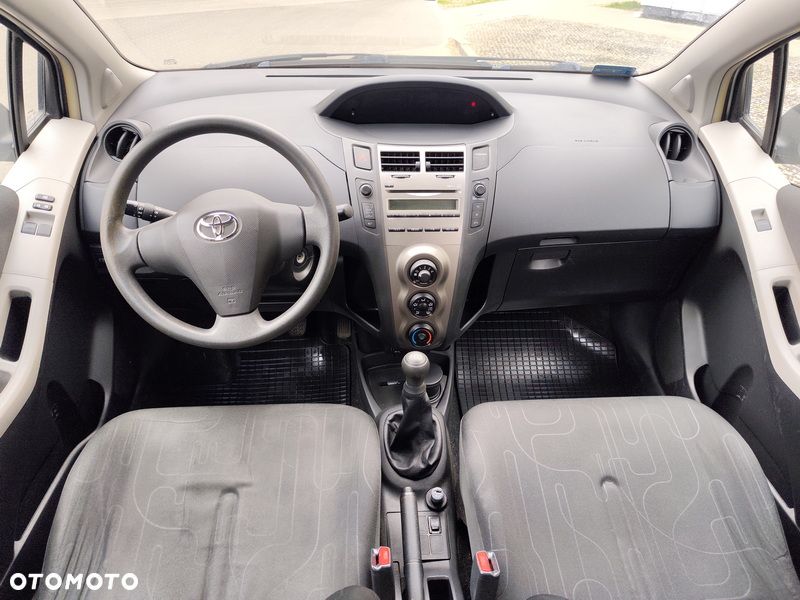 Toyota Yaris 1.0 Terra - 12