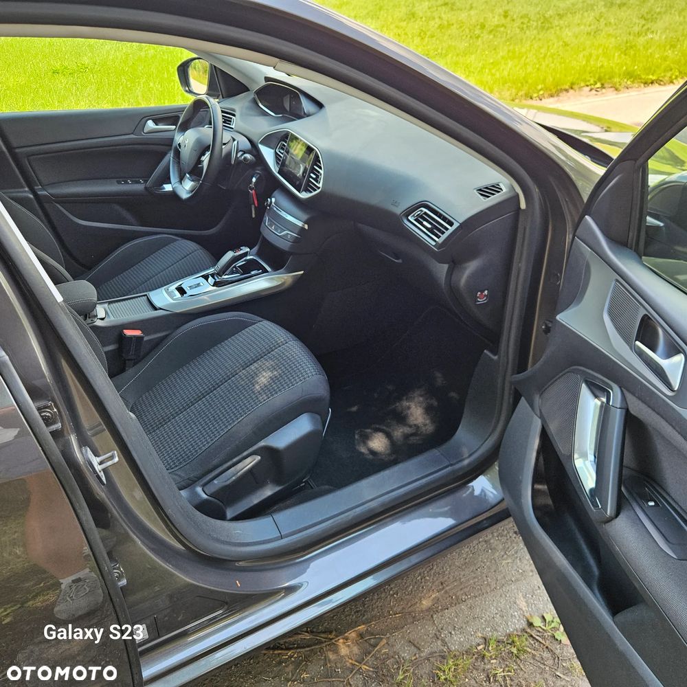 Peugeot 308 BlueHDi 130 EAT8 Allure - 22
