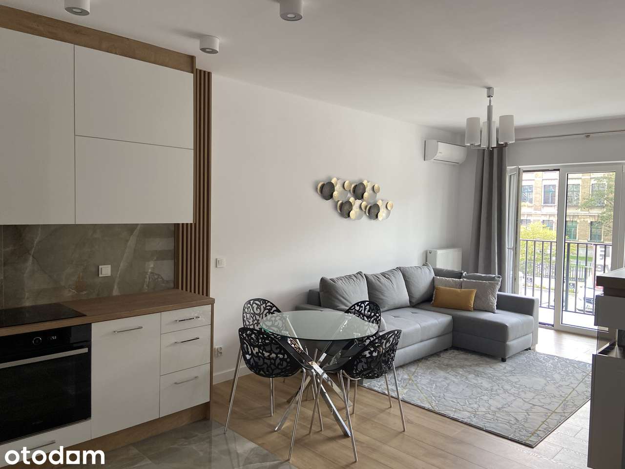 Directly a 2-room luxury apartment with a parking space
