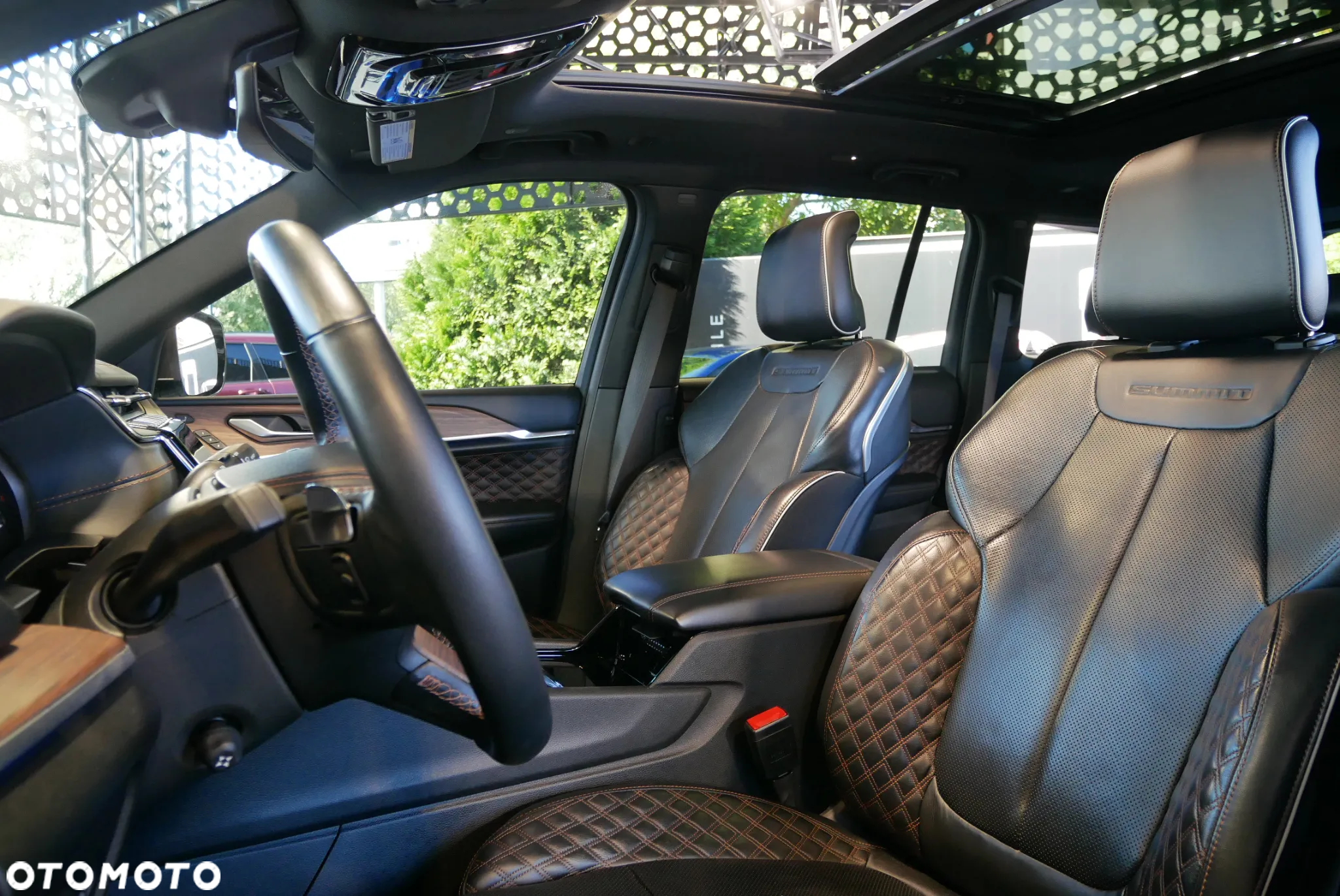 Jeep Grand Cherokee - 12