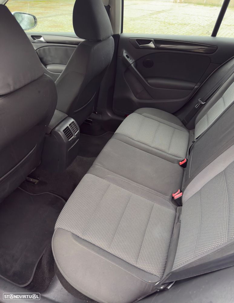 VW Golf 2.0 TDi Confortline - 13