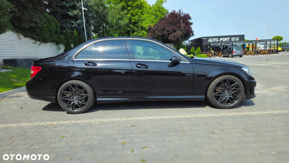 Mercedes-Benz Klasa C 200 CGI BlueEff Avantgarde - 10