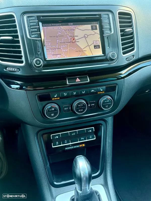VW Sharan 2.0 TDI Blue Highline DSG - 23