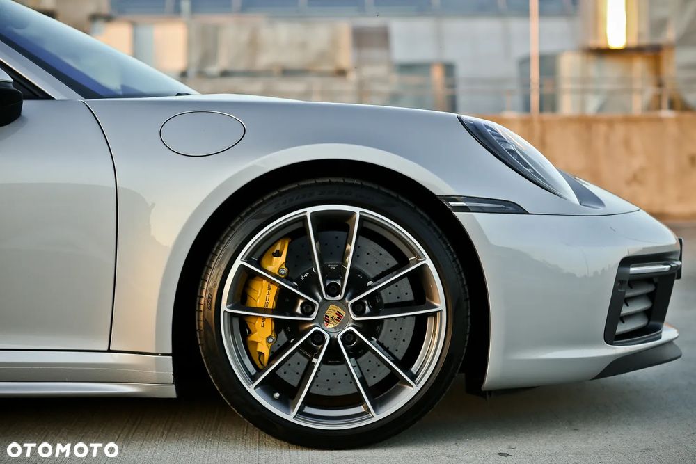 Porsche 911 Carrera 4S - 17