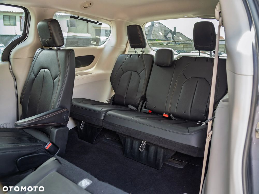 Chrysler Pacifica - 18