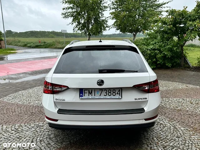 Skoda Superb Combi 2.0 TDI DSG Sportline - 5