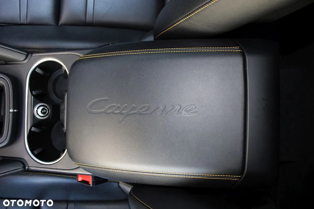 Porsche Cayenne Standard - 25