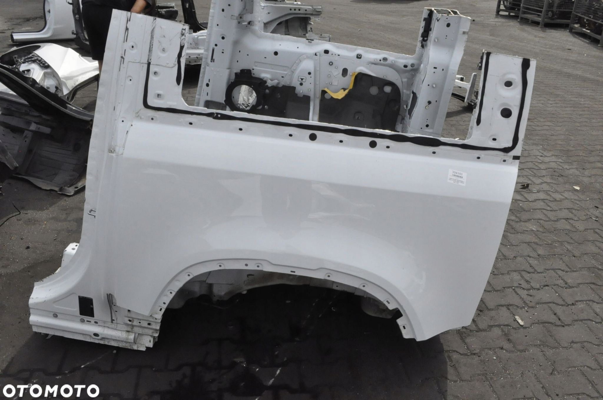 LAND ROVER DEFENDER II 20- CAŁY TYŁ DUPA PAS 3D - 3