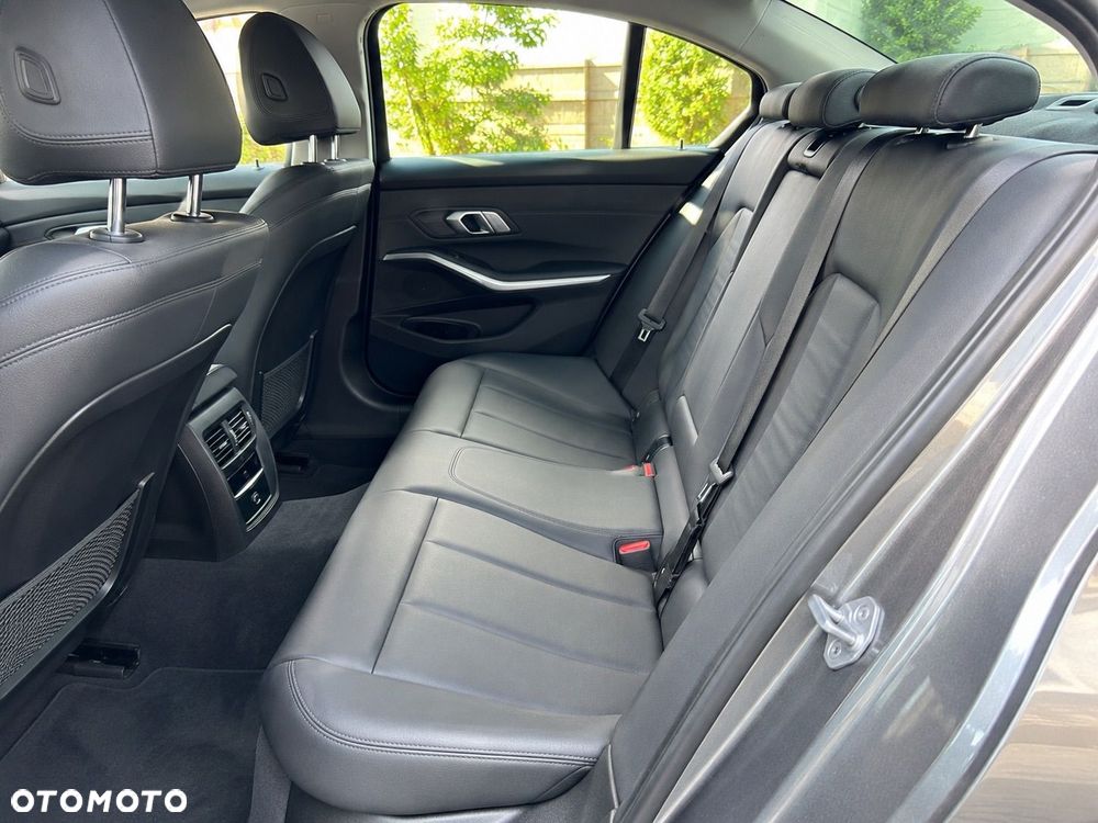 Audi A4 Limousine 40 TFSI S tronic - 5