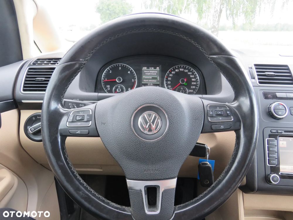 Volkswagen Touran 2.0 TDI DPF BlueMotion Technology DSG Comfortline - 16