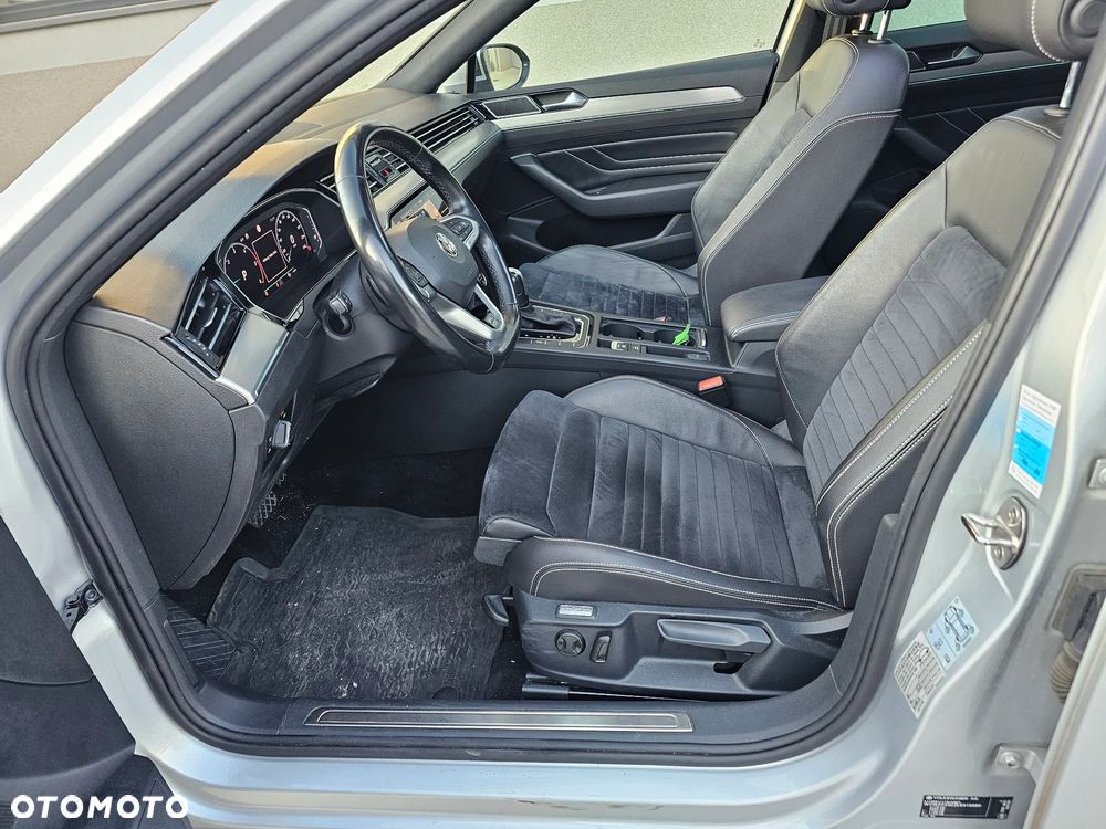 Volkswagen Passat 2.0 TDI SCR DSG Elegance - 16