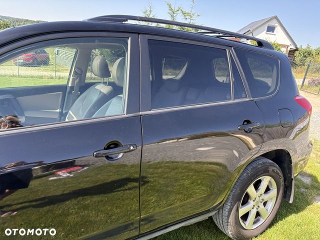Toyota RAV4 - 3