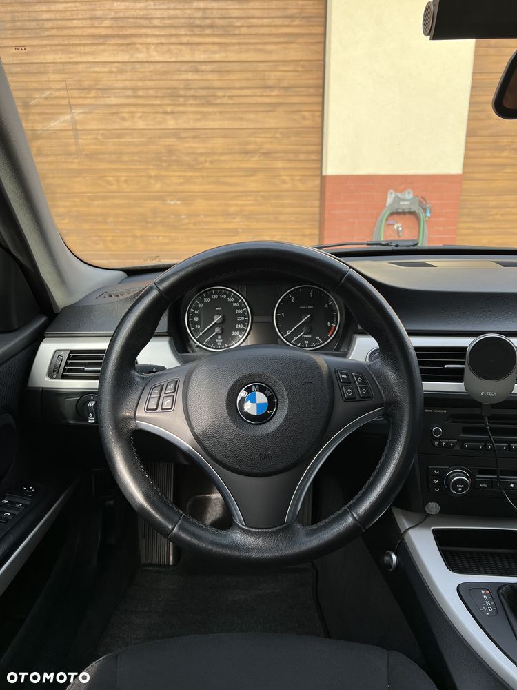 BMW Seria 3 318d - 11