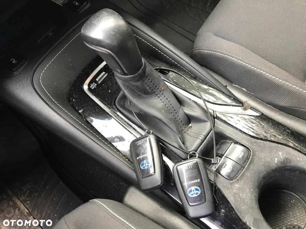 Toyota Corolla 2.0 Hybrid Executive - 15