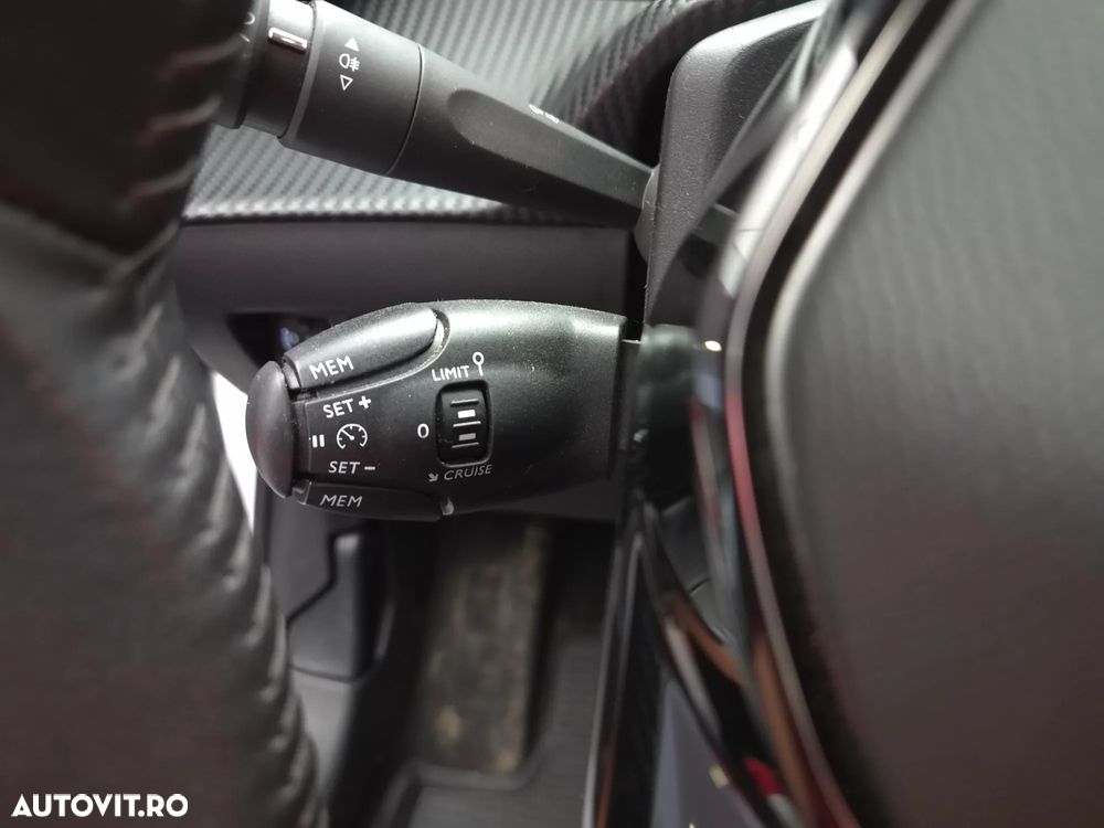 Peugeot 208 e-208 Allure - 21