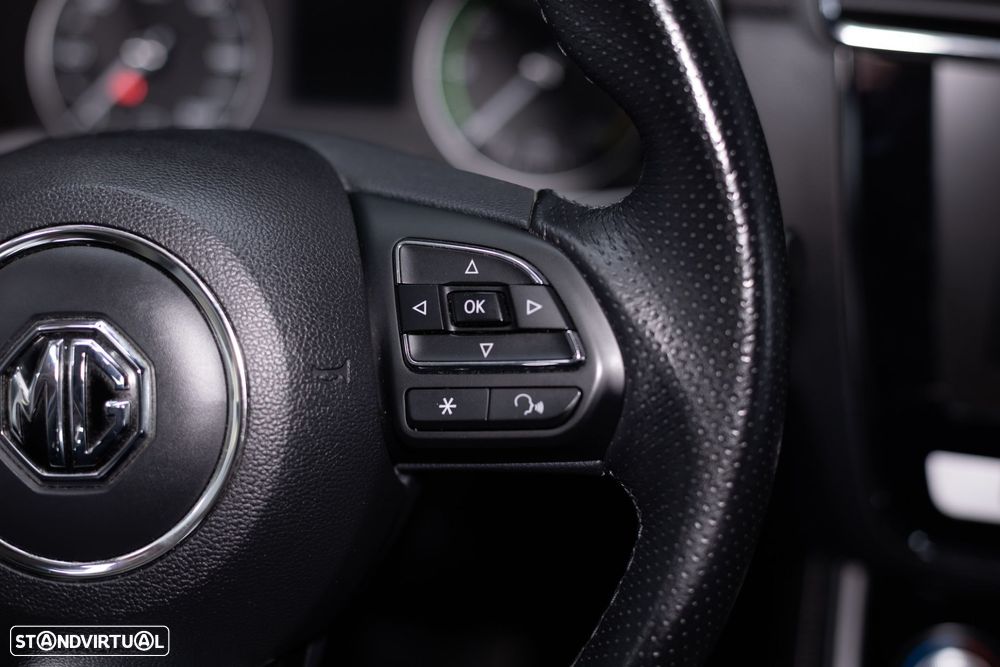 MG ZS EV 44.5 kWh Luxury - 38