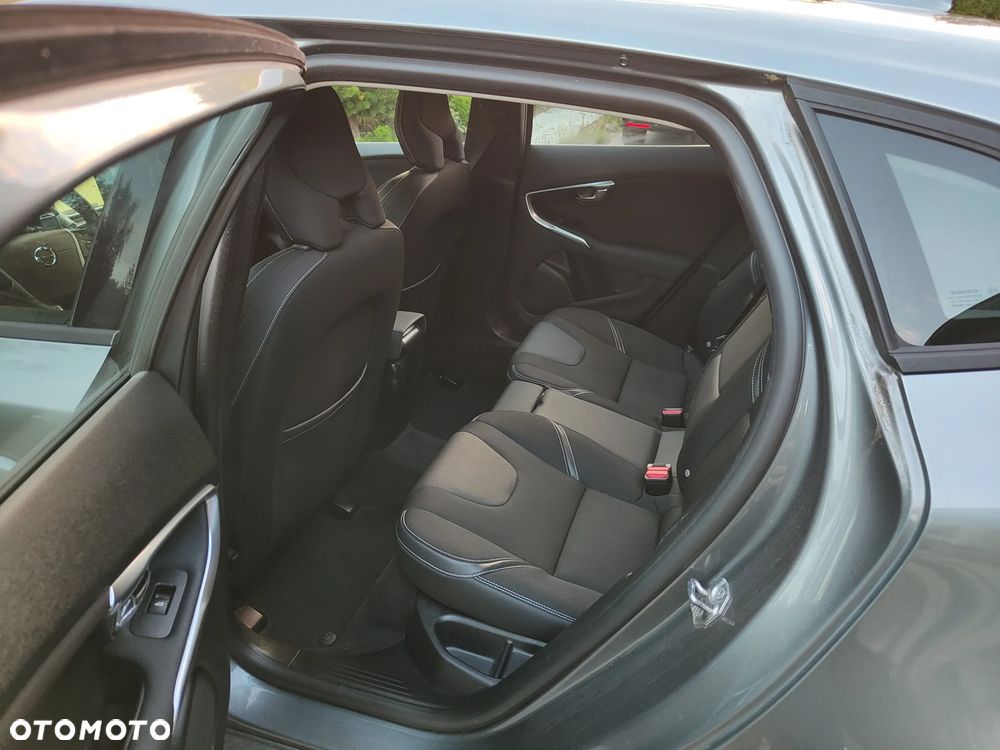 Volvo V40 D3 Momentum - 6
