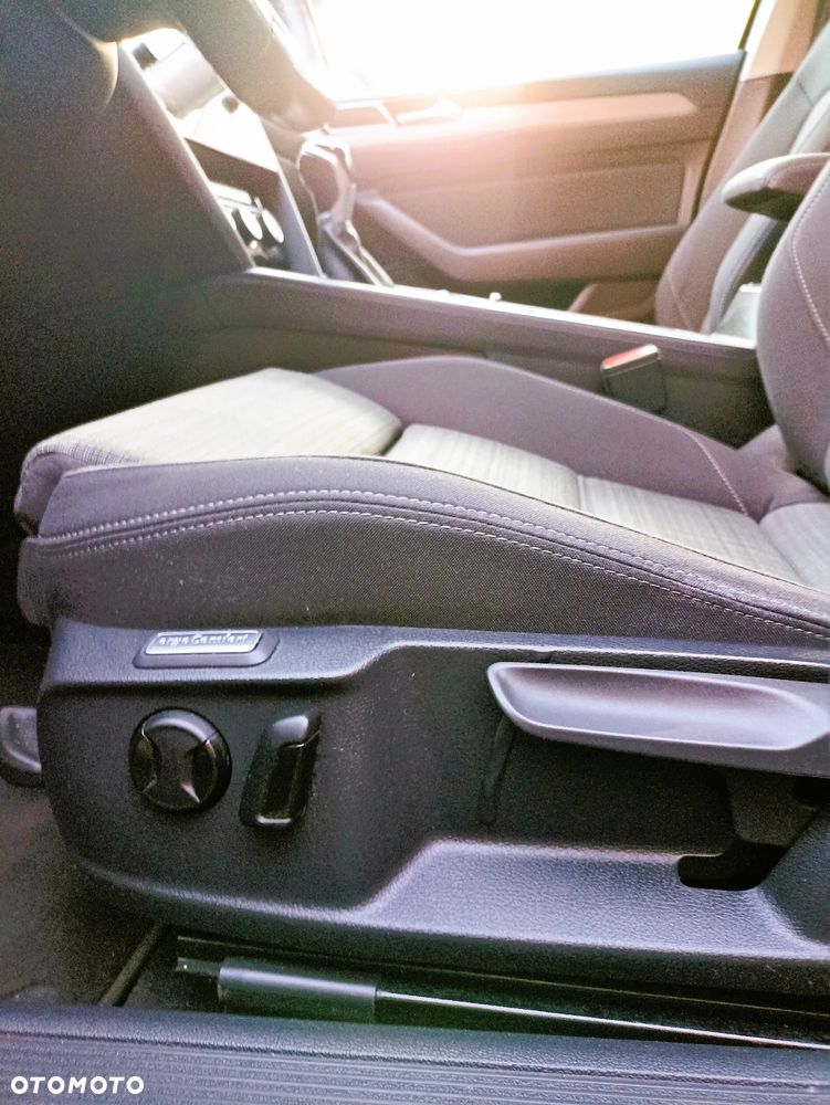 Volkswagen Passat 2.0 TDI EVO Business - 9