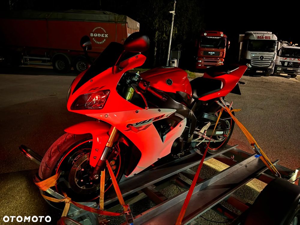 Yamaha R1 - 26