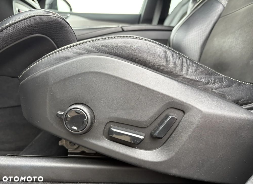 Volvo XC 90 D5 SCR AWD R-Design - 12