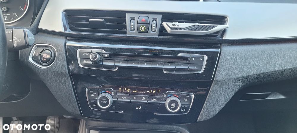 BMW X1 sDrive18d xLine - 25