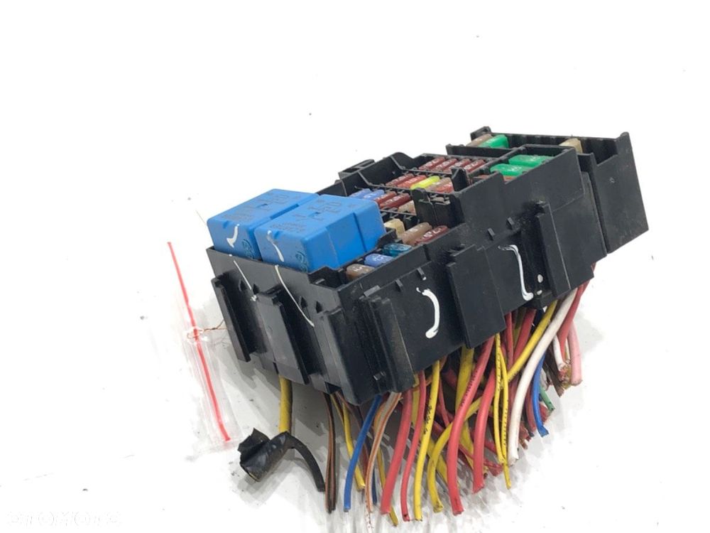 SKRZYNKA BEZPIECZNIKÓW  DACIA DOKKER nadwozie wielkoprzestrzenne (MPV) (KE_) 2012 - 2022 1.6 75 kW - 2