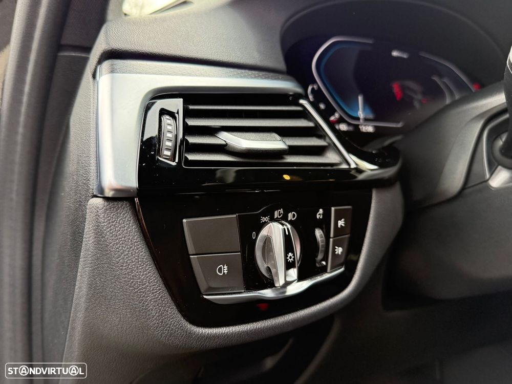 BMW 530 e Pack Desportivo M - 14