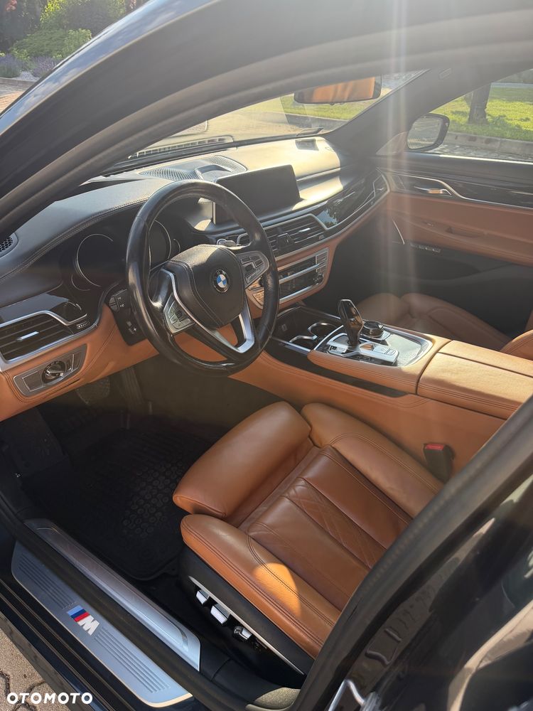 BMW Seria 7 750i xDrive - 19
