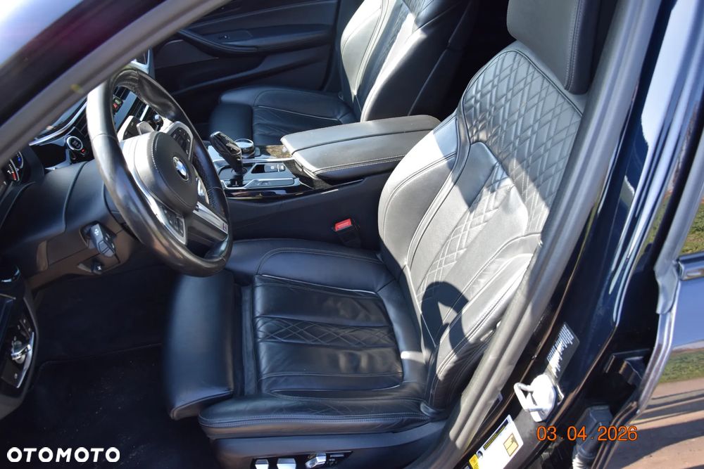 BMW Seria 5 M550i xDrive sport - 10