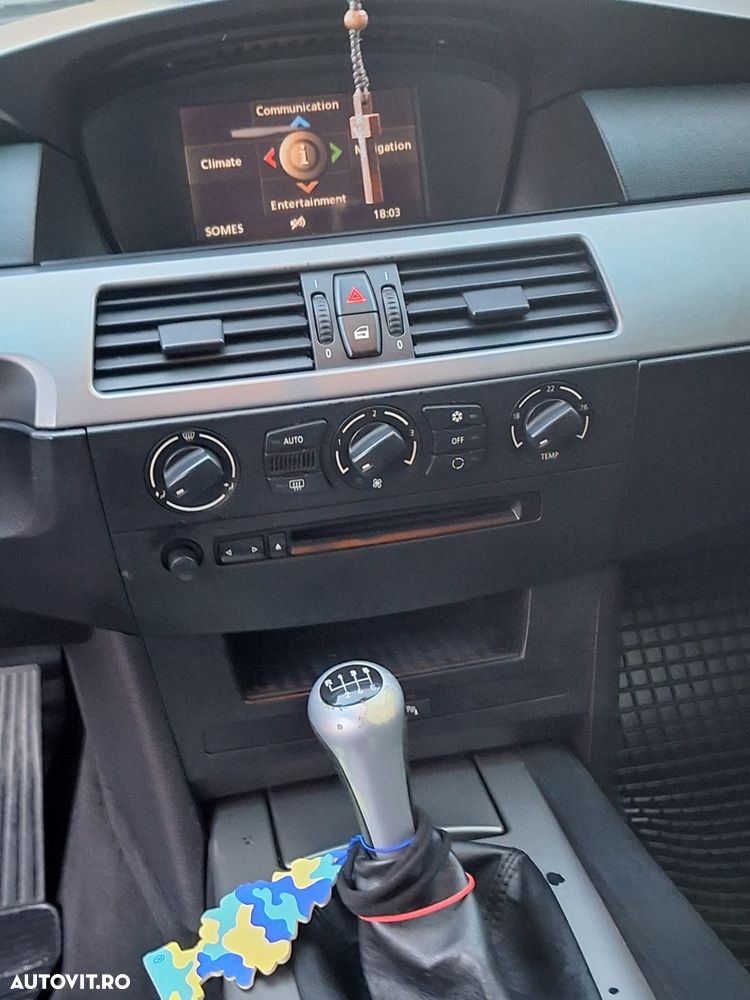 BMW Seria 5 525d Touring - 6