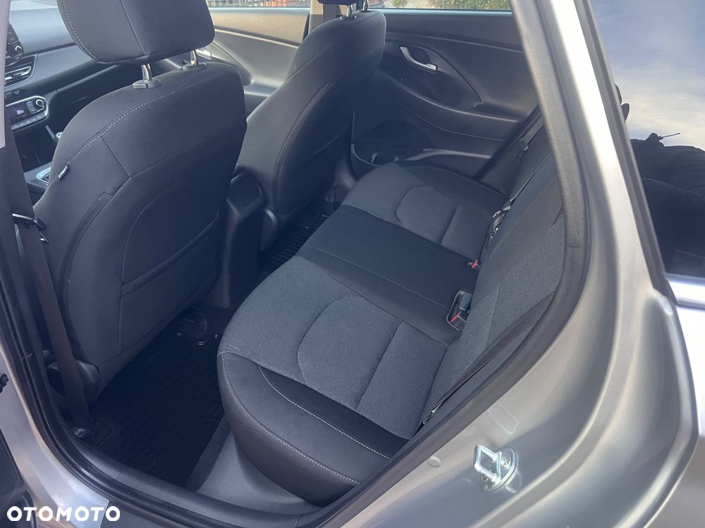 Hyundai i30 1.6 D Comfort - 10
