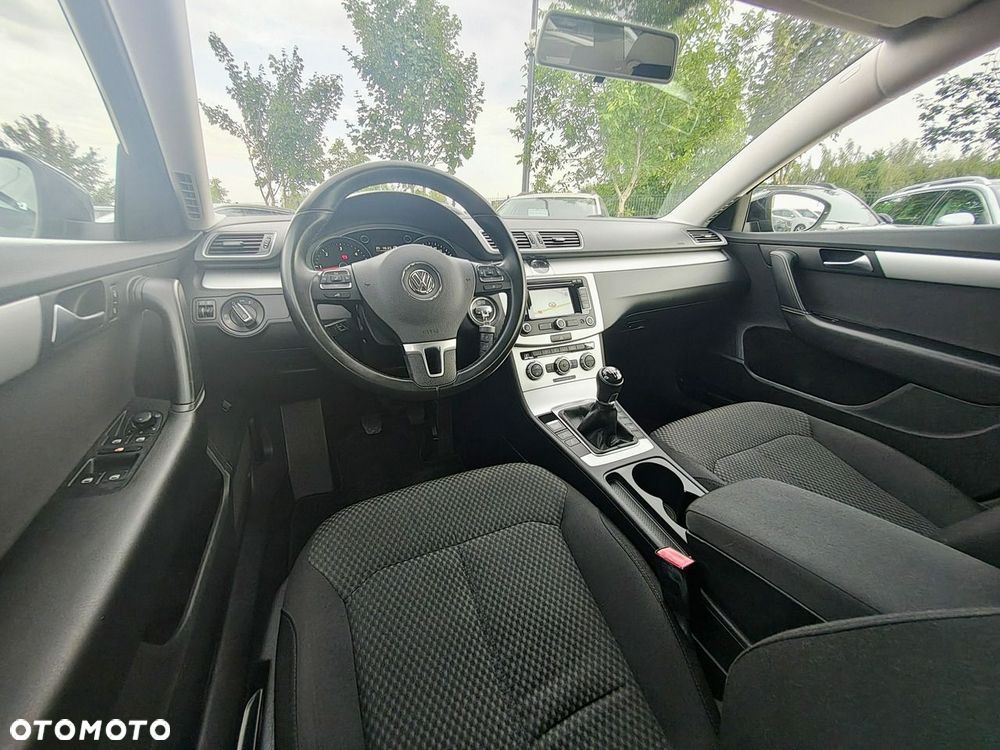 Volkswagen Passat - 31