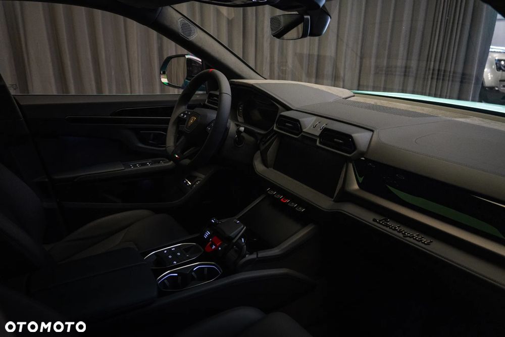 Lamborghini Urus - 8