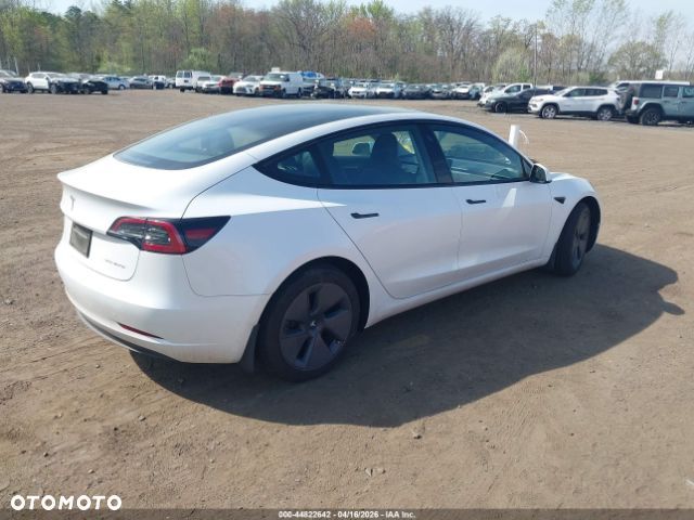 Tesla Model 3 - 4