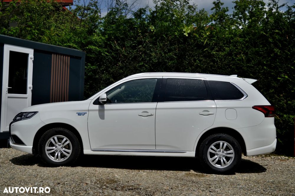 Mitsubishi Outlander 2.4 4WD - 6
