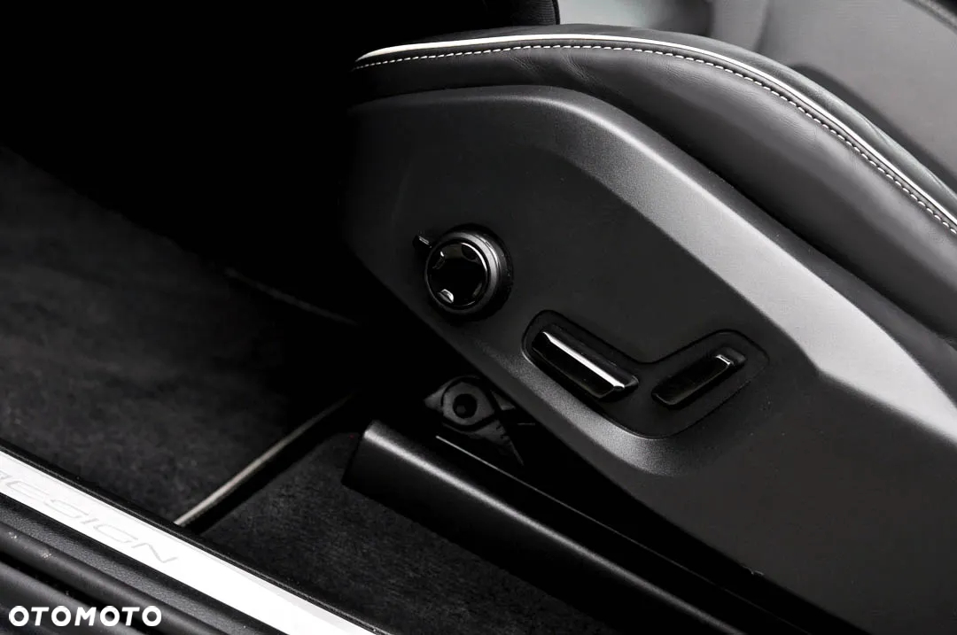 Volvo XC 60 B5 B R-Design - 16