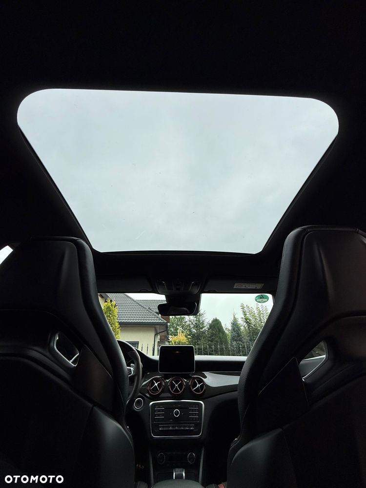 Mercedes-Benz CLA - 12