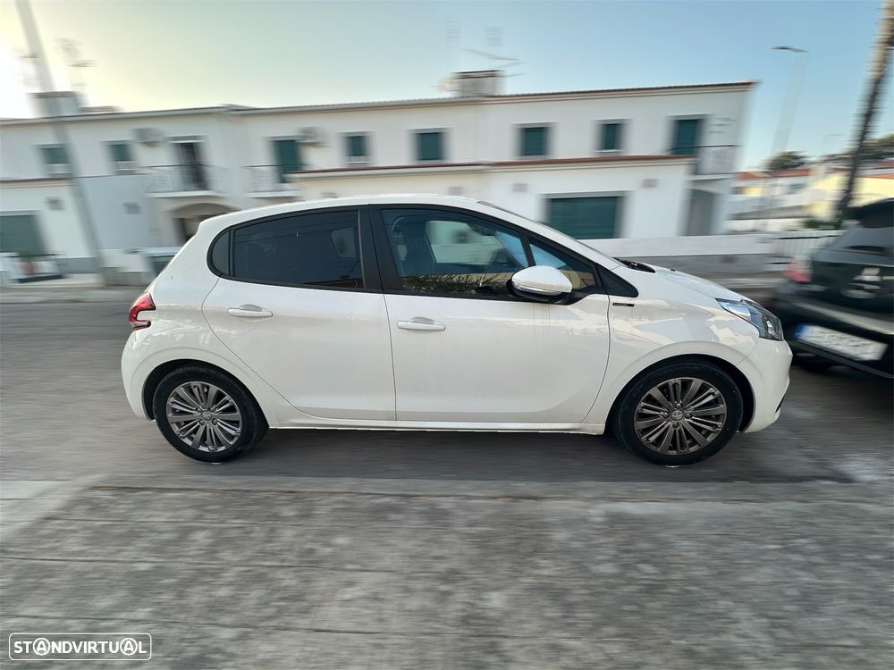 Peugeot 208 1.2 PureTech Signature - 2