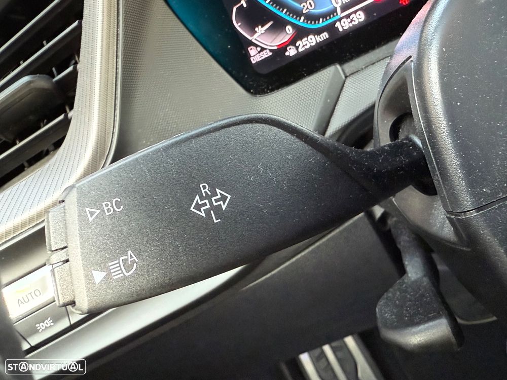 BMW 116 d Pack Desportivo M Auto - 36