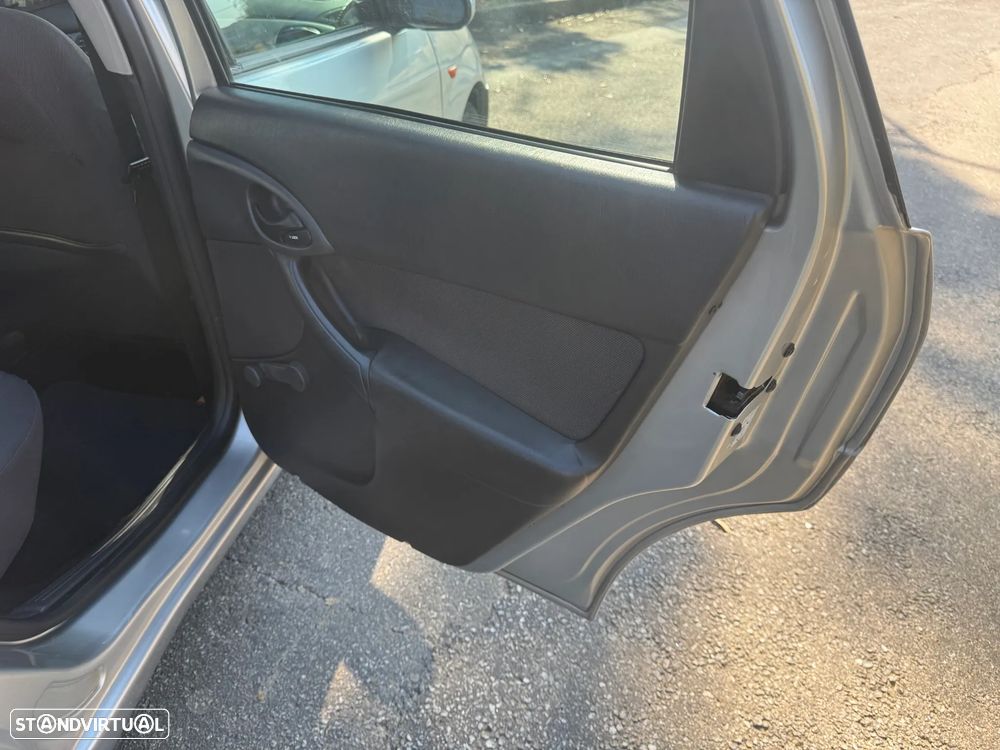 Ford Focus 1.4 Ambiente - 17