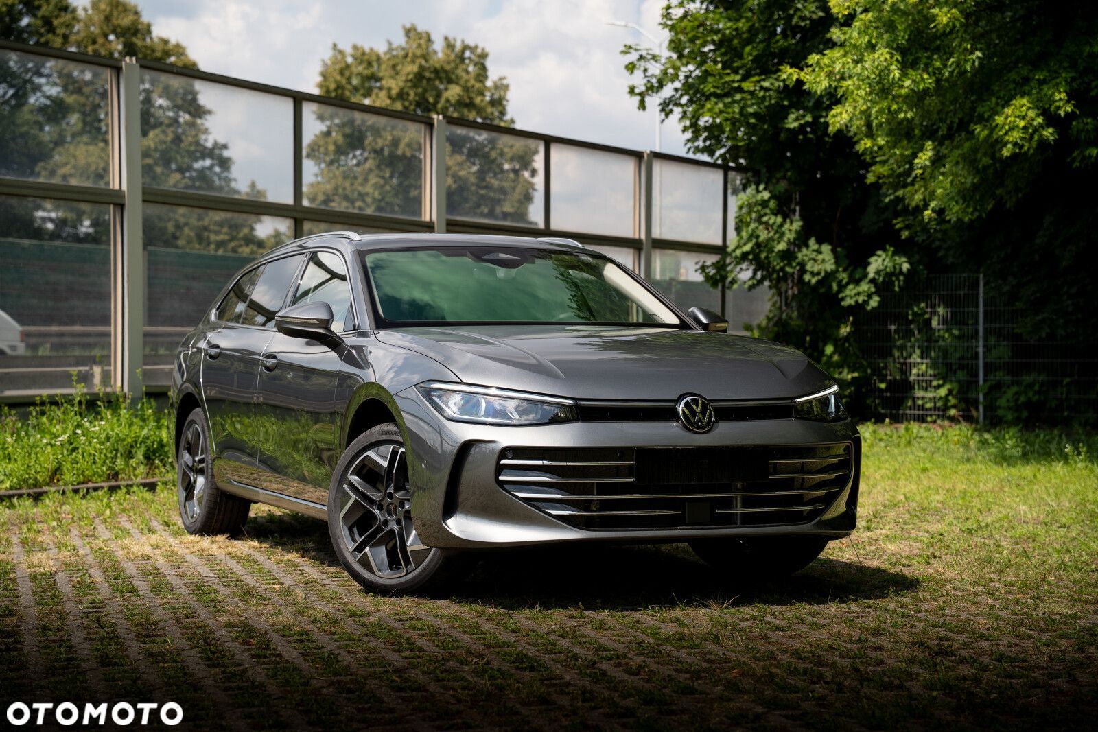 Volkswagen Passat - 1