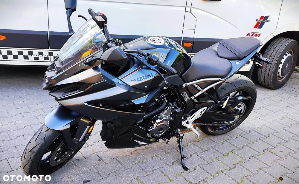 Suzuki GSX - 2