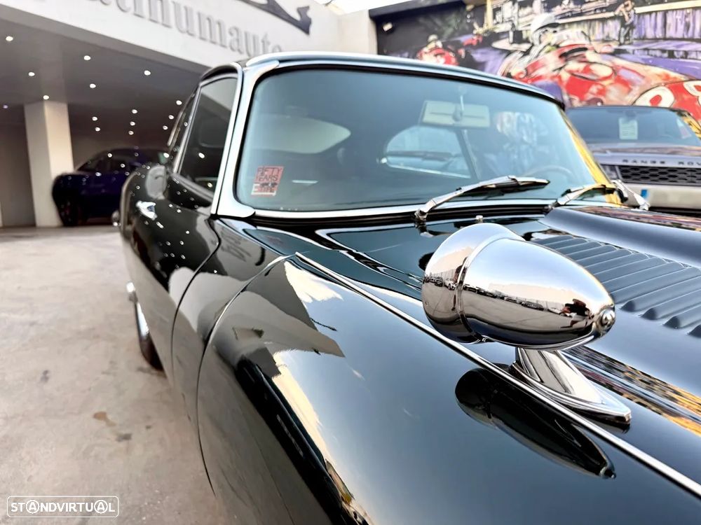 Jaguar E-Type - 38