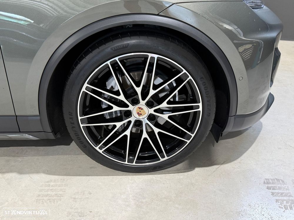 Porsche Macan Electric 4 - 15