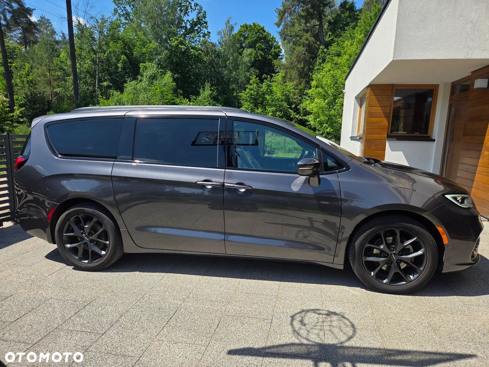 Chrysler Pacifica - 4